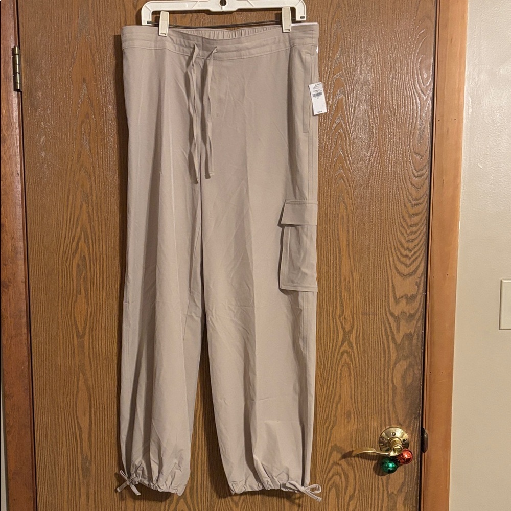 Old Navy NWT Beige Cargo Pants with Drawstring and elastic on back Size M
